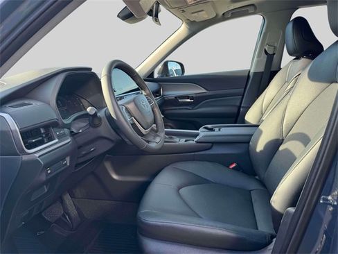 Used 2026 Toyota Grand Highlander XLE image 16