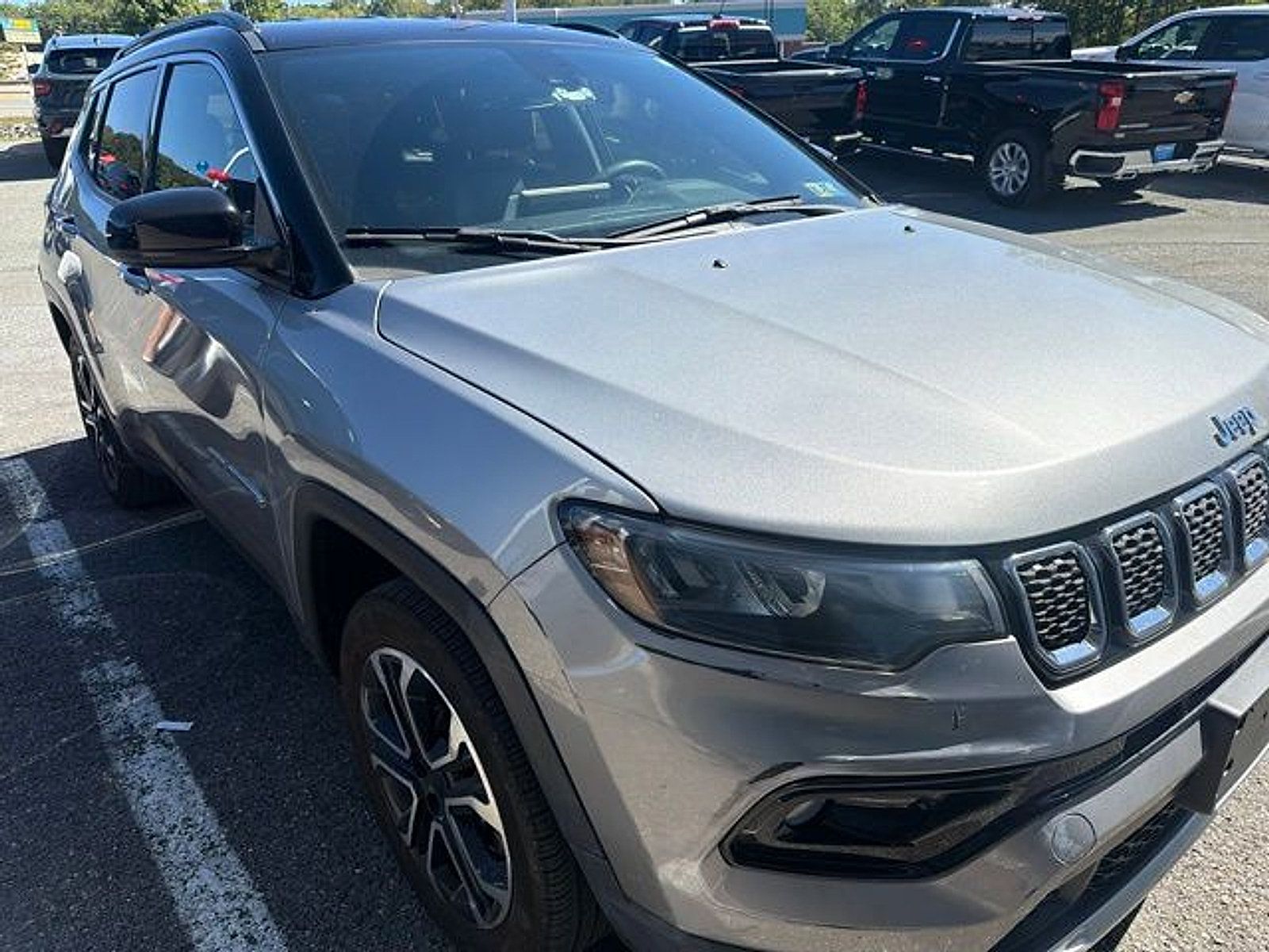 Used 2023 Jeep Compass Limited AWD/4WD image 2