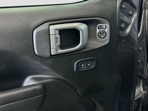 Used 2024 Jeep Wrangler Unlimited AWD/4WD image 15