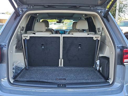 Certified 2025 Volkswagen Atlas SE image 8