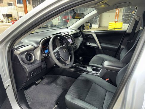Used 2016 Toyota RAV4 LE AWD/4WD image 27
