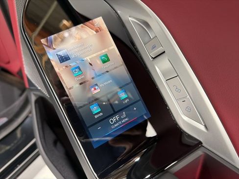 Used 2025 BMW 740i xDrive w/ Premium Package image 23