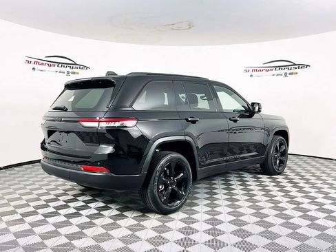 Used 2023 Jeep Grand Cherokee Altitude AWD/4WD image 8