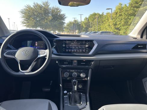 Used 2023 Volkswagen Taos SE w/ Panoramic Sunroof Package FWD image 25