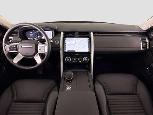 Used 2024 Land Rover Discovery S AWD/4WD image 9