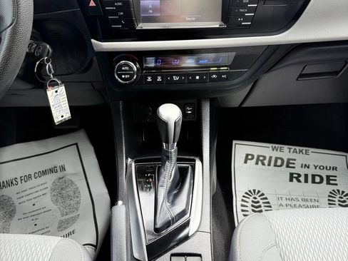 Used 2015 Toyota Corolla LE FWD image 19