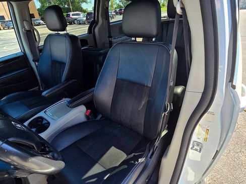 Used 2019 Dodge Grand Caravan SXT FWD image 15