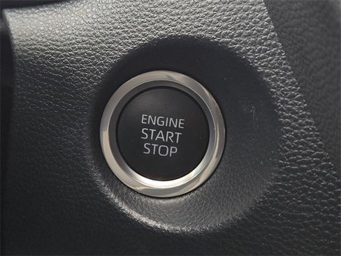 Used 2023 Toyota Corolla Cross XLE image 24