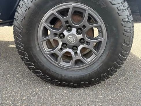 Used 2017 Toyota Tacoma SR5 RWD image 13