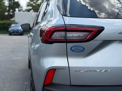 Used 2023 Ford Escape Platinum AWD/4WD image 13