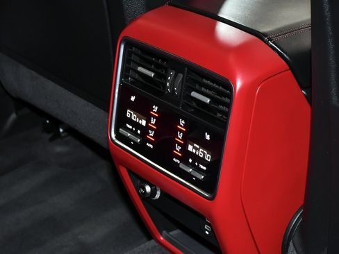 Used 2021 Porsche Cayenne Turbo w/ Assistance Package image 51