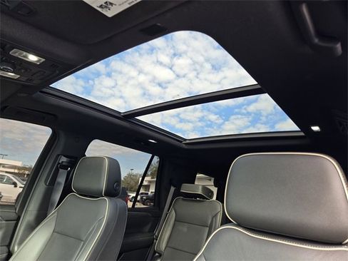 Used 2022 GMC Yukon SLT w/ SLT Premium Package image 21