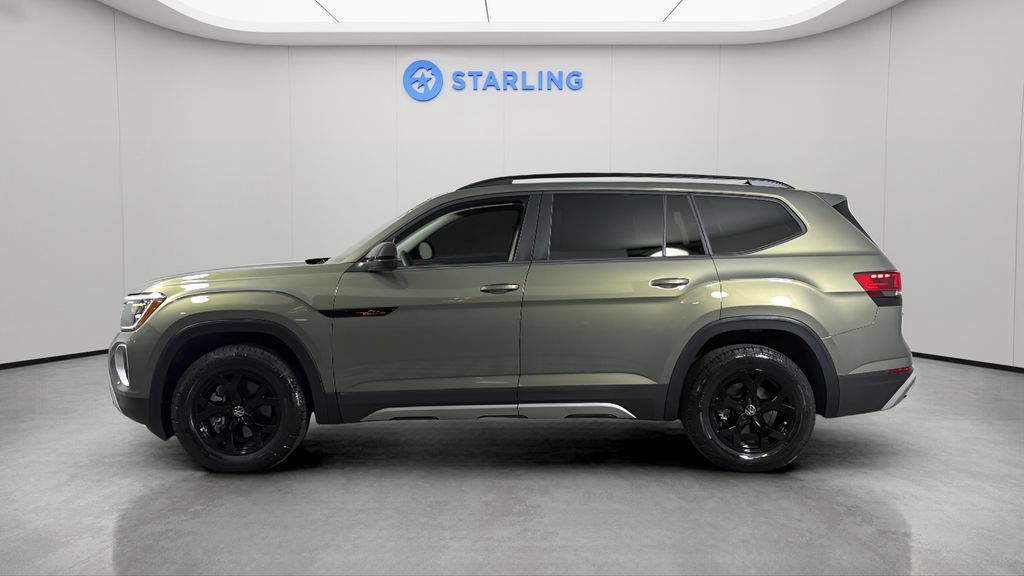 Used 2025 Volkswagen Atlas Peak Edition SE AWD/4WD image 3