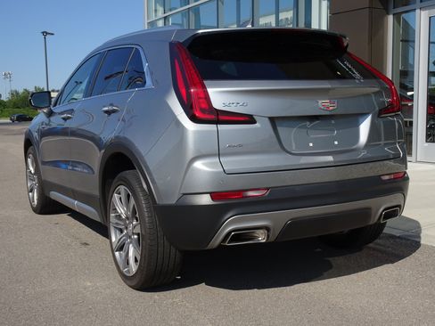 Used 2023 Cadillac XT4 Premium Luxury w/ Technology Package AWD/4WD image 3