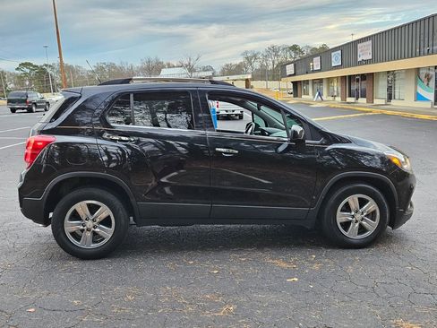 Used 2020 Chevrolet Trax LT w/ LT Convenience Package image 8