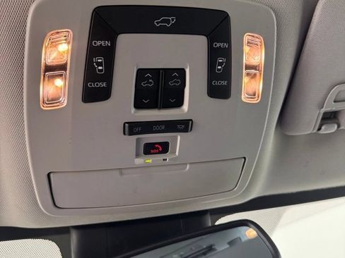 Used 2025 Toyota Sienna XLE AWD/4WD image 26