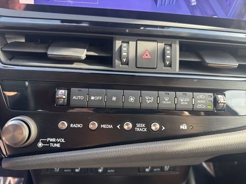 Certified 2025 Lexus ES 300h w/ Premium Package image 26