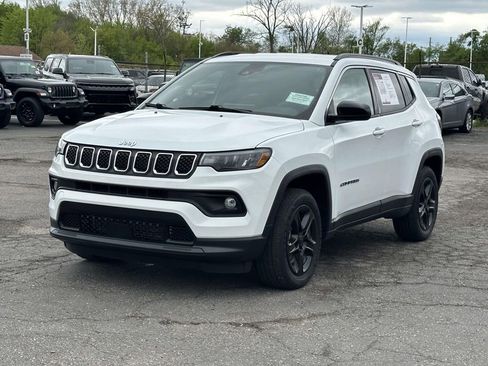 Used 2023 Jeep Compass Latitude w/ Convenience Group AWD/4WD image 7