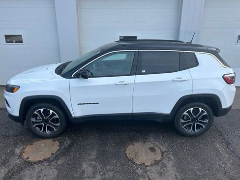 Certified 2022 Jeep Compass Limited image 3