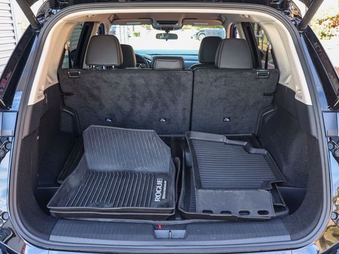 Used 2025 Nissan Rogue SV AWD/4WD image 16