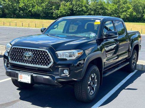 Certified 2019 Toyota Tacoma TRD Off-Road AWD/4WD image 2