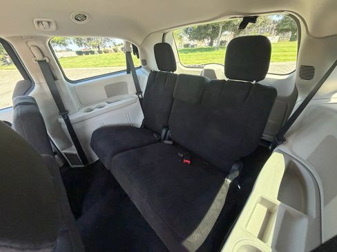 Used 2012 Dodge Grand Caravan SE FWD image 10