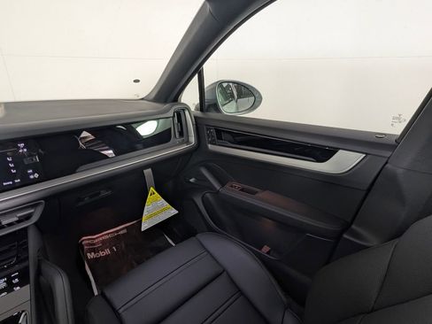 New 2026 Porsche Cayenne S image 23