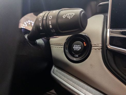 Used 2025 Jeep Compass Limited image 22