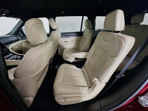 Used 2023 Jeep Grand Cherokee L Limited image 29