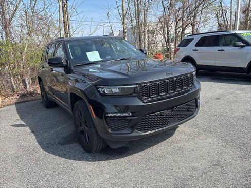 Used 2023 Jeep Grand Cherokee Limited w/ Black Appearance Package image 8