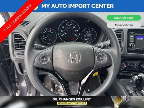 Used 2022 Honda HR-V LX image 9
