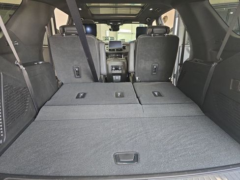 Used 2023 Chevrolet Tahoe Premier w/ Advanced Technology Package image 14