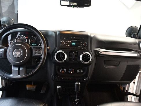 Used 2014 Jeep Wrangler Unlimited Sahara AWD/4WD image 9