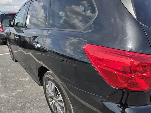 Used 2019 Nissan Pathfinder SV image 5