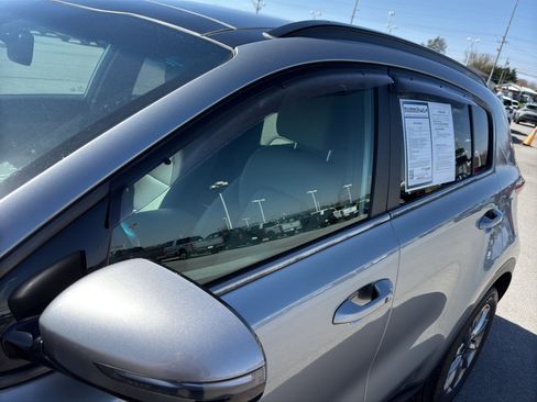 Used 2021 Kia Sportage S w/ S AWD Premium Package image 32