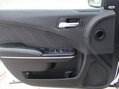 Used 2016 Dodge Charger SXT image 11