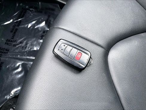 Used 2023 Toyota Highlander Limited image 15