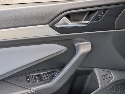 Used 2025 Volkswagen Jetta SE w/ Sunroof Package FWD image 27