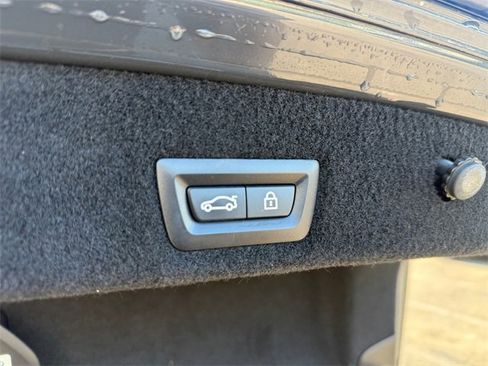 Used 2022 BMW 740i 740i w/ M Sport Package image 10