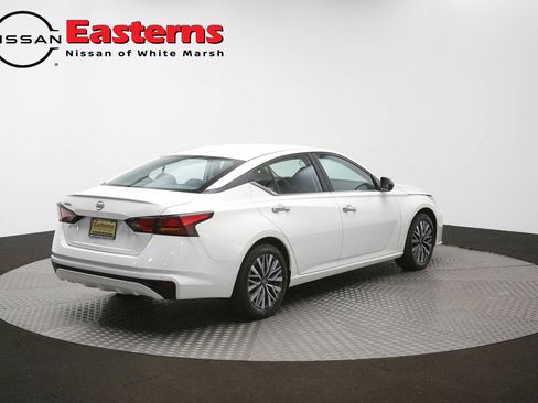 Used 2025 Nissan Altima 2.5 SV FWD image 39
