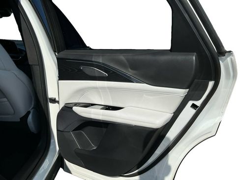 Used 2024 Cadillac Lyriq Luxury RWD image 18