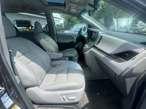 Used 2015 Toyota Sienna XLE Premium AWD/4WD image 10