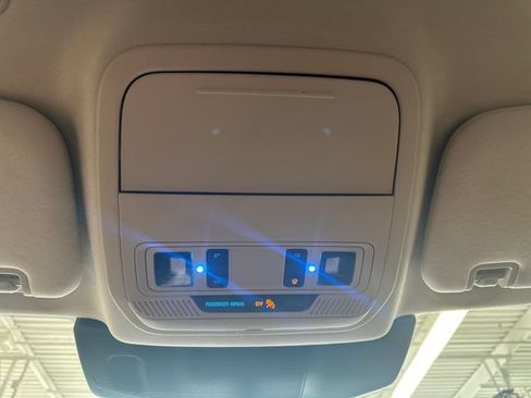 Used 2020 Ford Explorer XLT w/ Equipment Group 202A AWD/4WD image 40