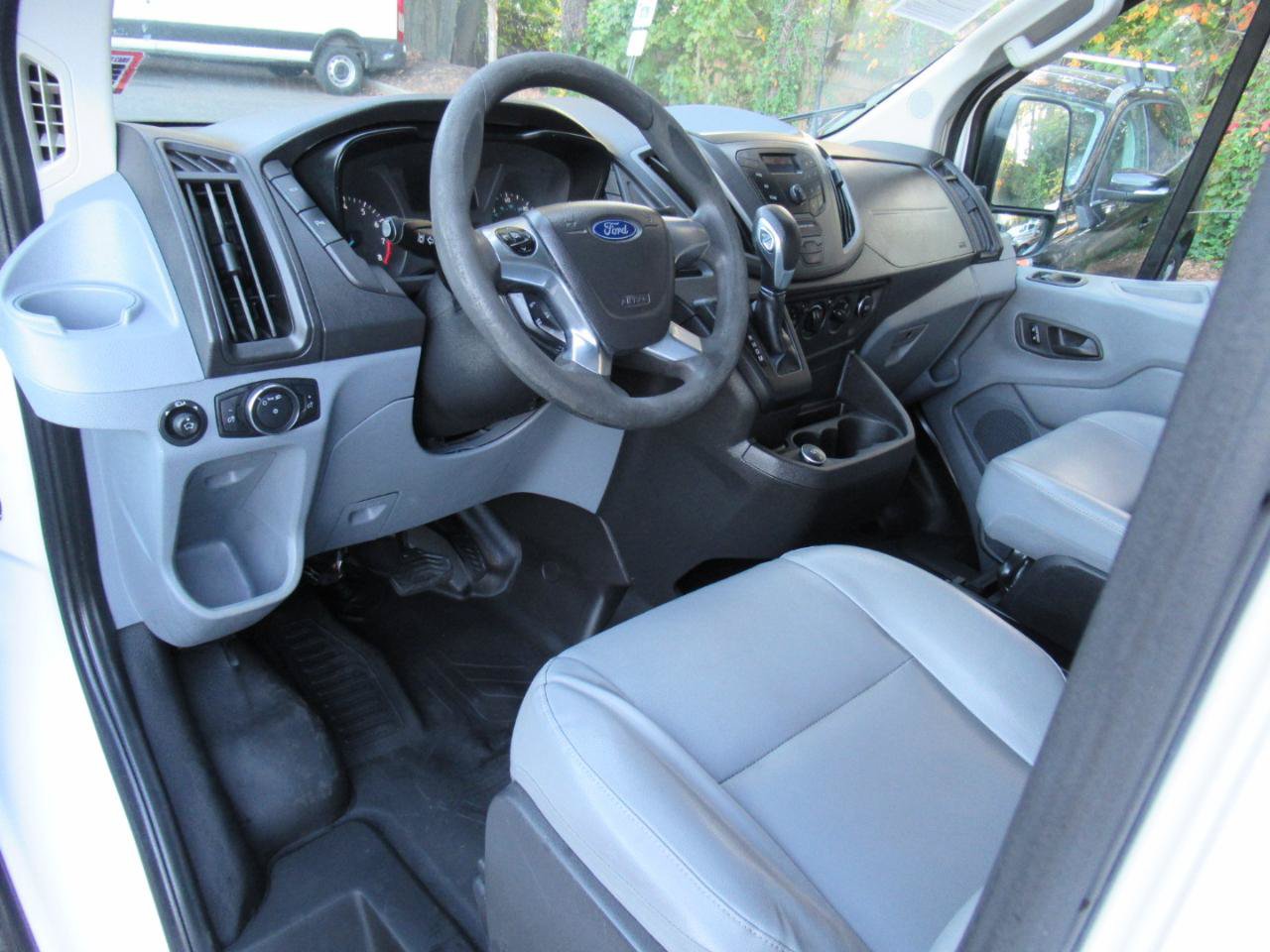 Used 2018 Ford Transit 250 148 Low Roof RWD image 5
