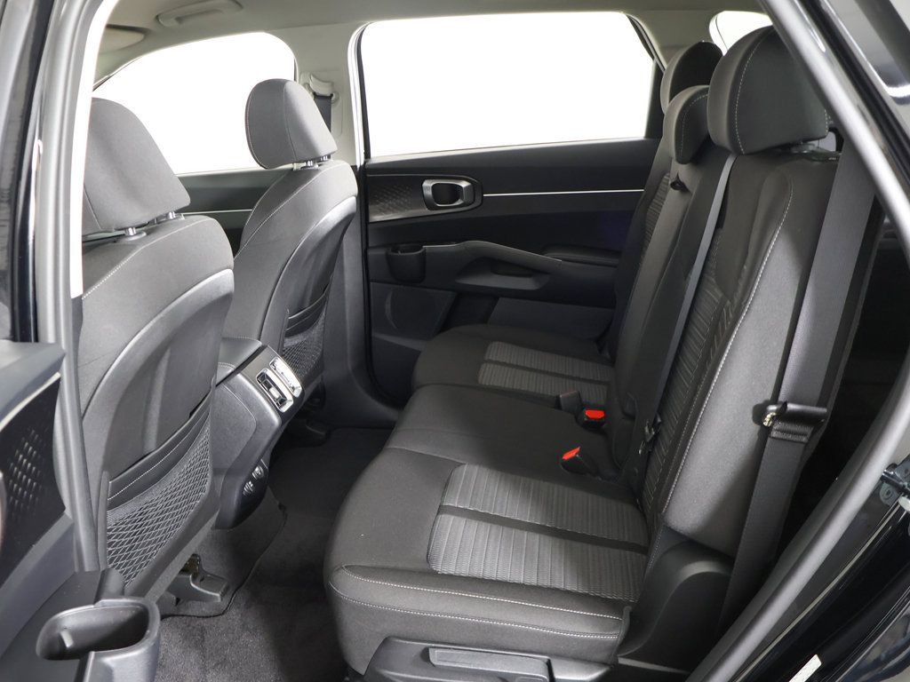 Used 2023 Kia Sorento LX FWD image 32