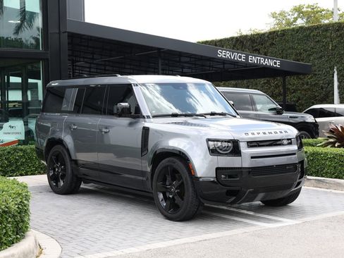Used 2023 Land Rover Defender 130 X-Dynamic SE AWD/4WD image 2