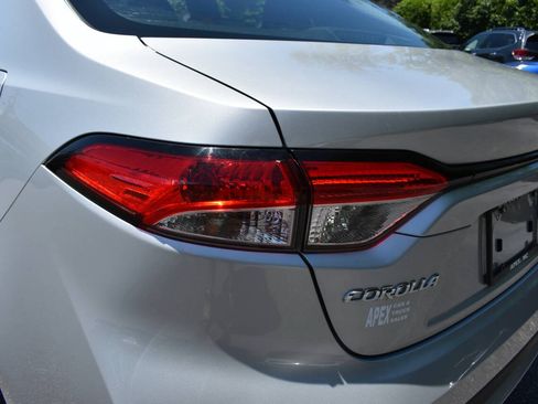 Used 2021 Toyota Corolla LE FWD image 33