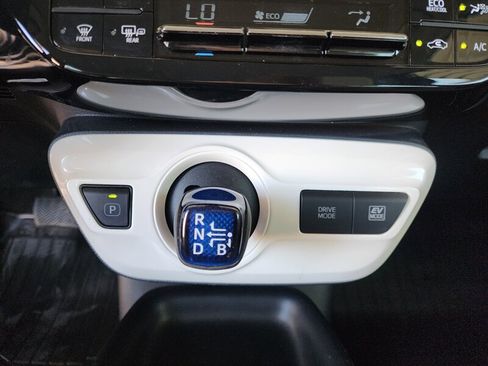 Used 2017 Toyota Prius Two FWD image 39