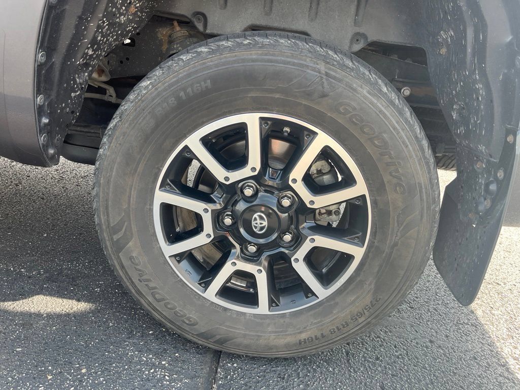 Used 2018 Toyota Tundra Limited w/ Limited Premium Package AWD/4WD image 10