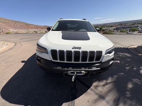 Used 2019 Jeep Cherokee Trailhawk AWD/4WD image 8